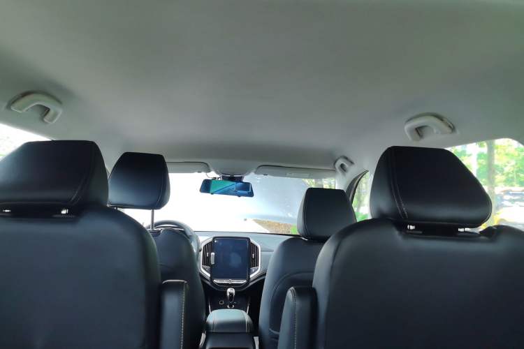 Used Baojun 530 2021 Global Car Anniversary Edition 1.5T Manual Luxury Model 6 Seats Headliner