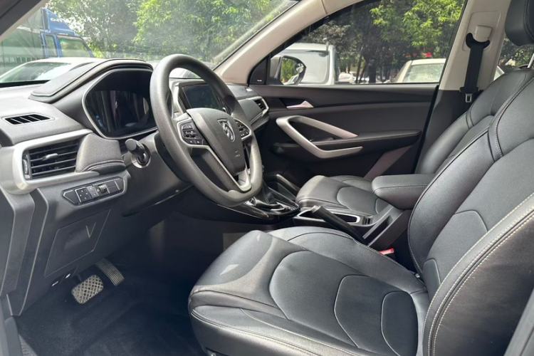 Used Baojun 530 2021 Global Car Anniversary Edition 1.5T CVT Luxury Model 5 Seats Interior 2