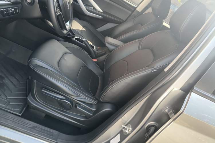 Used Baojun 530 2021 Global Car Anniversary Edition 1.5T CVT Luxury Model 5 Seats Left Front Seat
