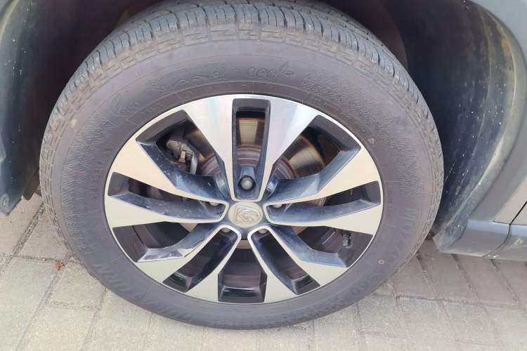 Used Baojun 530 2021 Global Car Anniversary Edition 1.5T Manual Luxury Model 6 Seats Left Front Wheel Hub