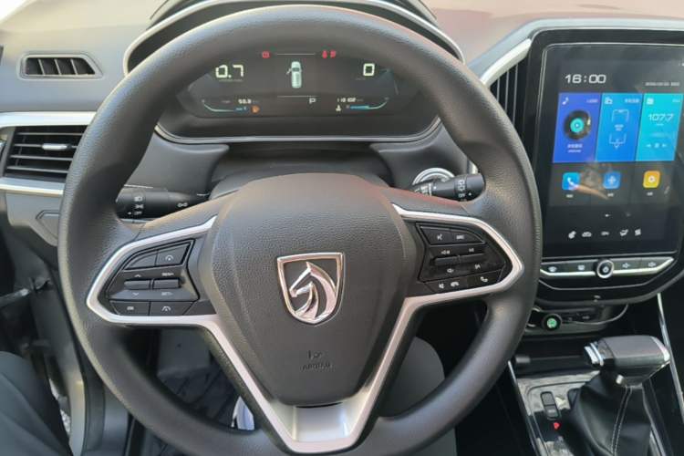Used Baojun 530 2021 Global Car Anniversary Edition 1.5T CVT Luxury Model 5 Seats Steering Wheel