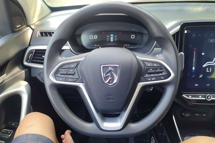Used Baojun 530 2021 Global Car Anniversary Edition 1.5T Manual Luxury Model 6 Seats Steering Wheel