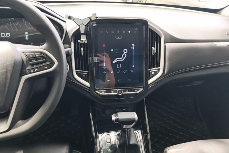 Used Baojun 530 2021 Global Car Anniversary Edition 1.5T CVT Luxury Model 7 Seats Audio And AC Panel