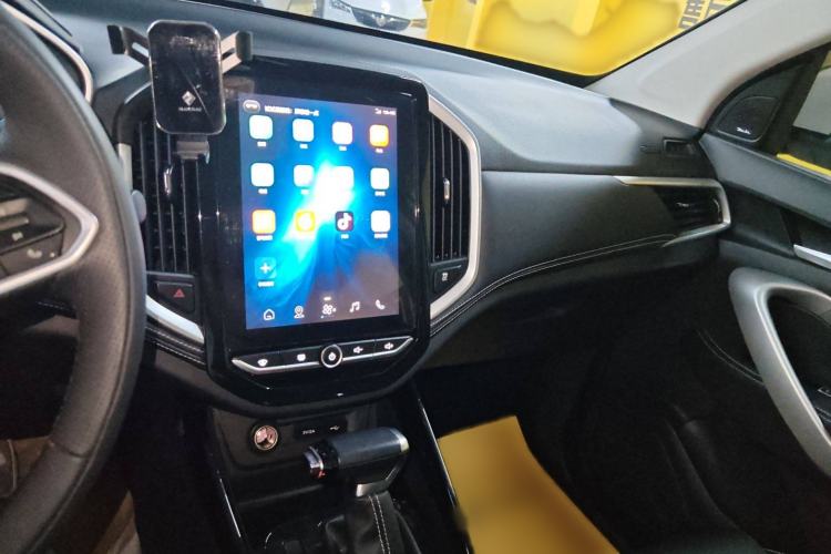 Used Baojun 530 2021 Global Car Anniversary Edition 1.5T CVT Prestige Connected Model 5 Seats Audio And AC Panel