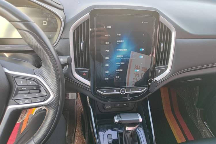 Used Baojun 530 2021 Global Car Anniversary Edition 1.5T CVT Prestige Connected Model 7 Seats Audio And AC Panel