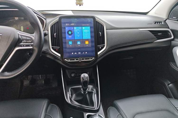 Used Baojun 530 2021 Global Car Anniversary Edition 1.5T Manual Luxury Model 6 Seats Audio And AC Panel