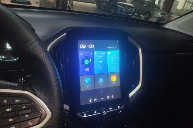 Used Baojun 530 2021 Global Car Anniversary Edition 1.5T CVT Luxury Model 7 Seats Audio And AC Panel