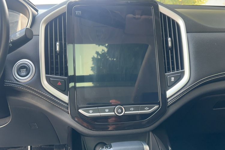Used Baojun 530 2021 Global Car Anniversary Edition 1.5T CVT Prestige Connected Model 6 Seats Audio And AC Panel