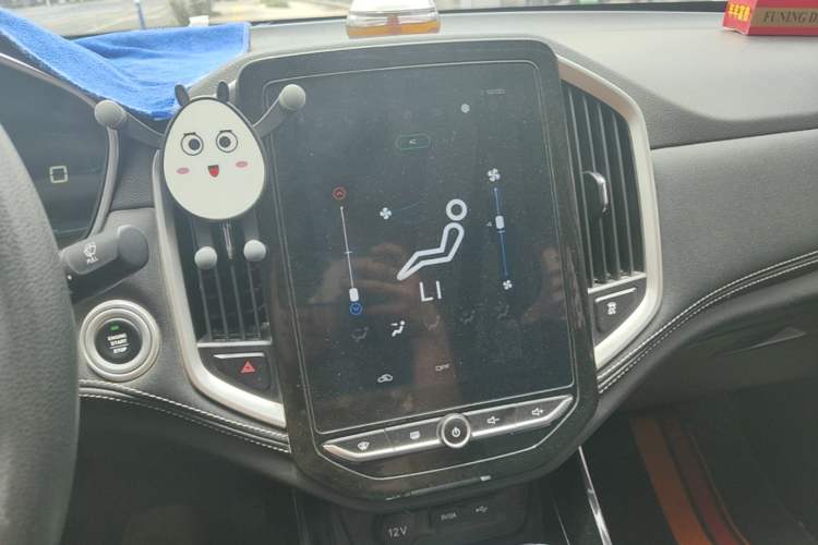 Used Baojun 530 2021 Global Car Anniversary Edition 1.5T CVT Luxury Model 5 Seats Audio And AC Panel