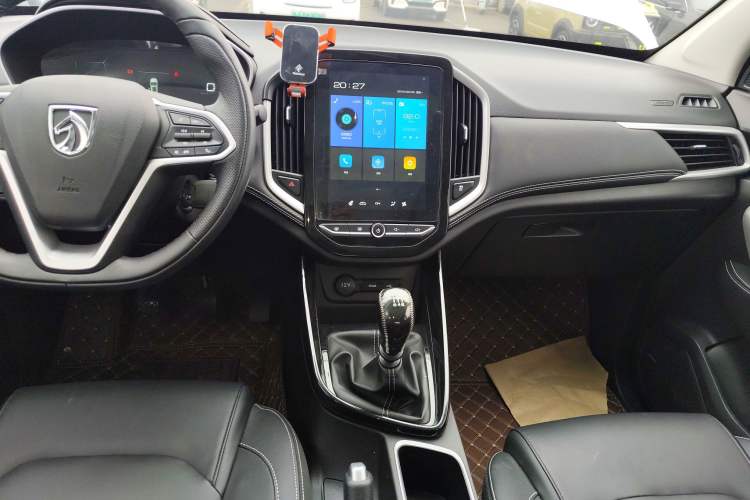 Used Baojun 530 2021 Global Car Anniversary Edition 1.5T Manual Prestige Model 6 Seats Audio And AC Panel