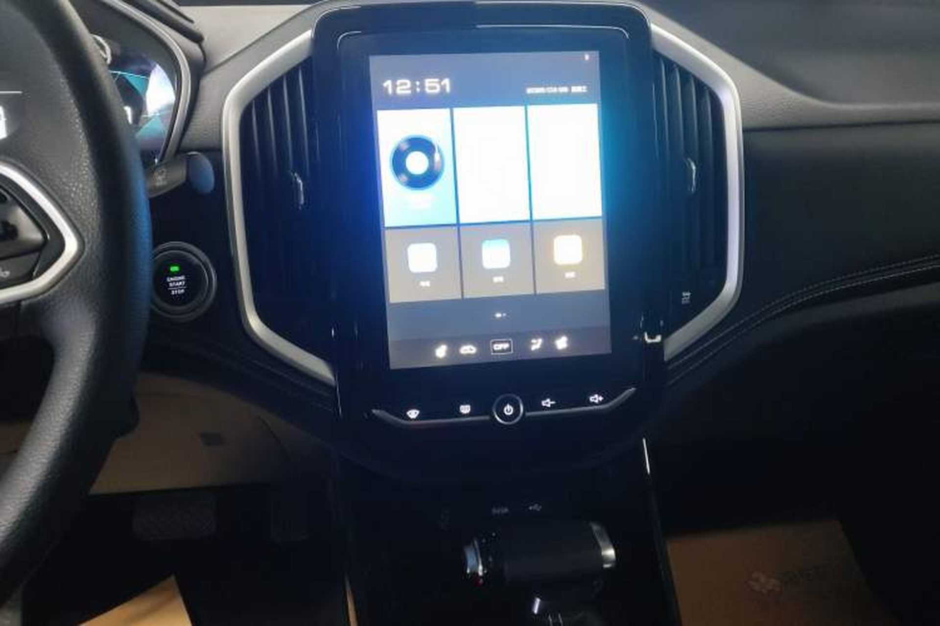 Used Baojun 530 2021 Global Car Anniversary Edition 1.5T CVT Luxury Model 5 Seats Audio And AC Panel