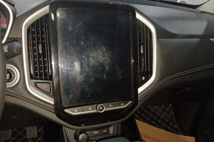 Used Baojun 530 2021 Global Car Anniversary Edition 1.5T CVT Prestige Connected Model 7 Seats Audio And AC Panel