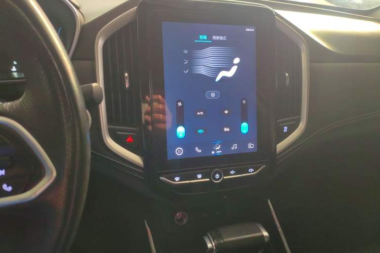 Used Baojun 530 2021 Global Car Anniversary Edition 1.5T CVT Prestige Connected Model 5 Seats Audio And AC Panel