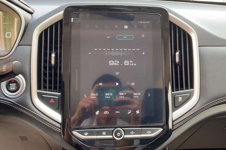 Used Baojun 530 2021 Global Car Anniversary Edition 1.5T CVT Luxury Model 6 Seats Audio And AC Panel