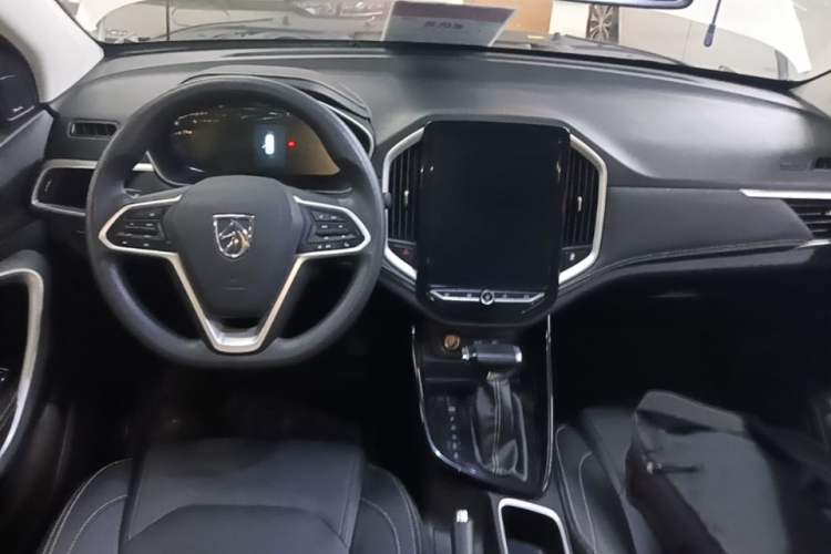 Used Baojun 530 2021 Global Car Anniversary Edition 1.5T CVT Luxury Model 6 Seats Center Console