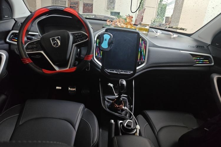 Used Baojun 530 2021 Global Car Anniversary Edition 1.5T Manual Luxury Model 7 Seats Center Console