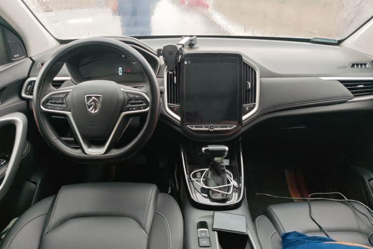 Used Baojun 530 2021 Global Car Anniversary Edition 1.5T CVT Prestige Connected Model 7 Seats Center Console