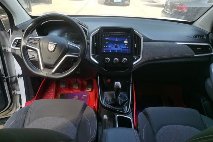 Used Baojun 530 2021 Global Car Anniversary Edition 1.5T Manual Comfort Model 5 Seats Center Console
