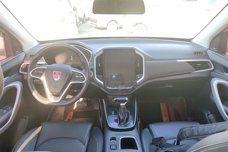 Used Baojun 530 2021 Global Car Anniversary Edition 1.5T CVT Prestige Connected Model 7 Seats Center Console