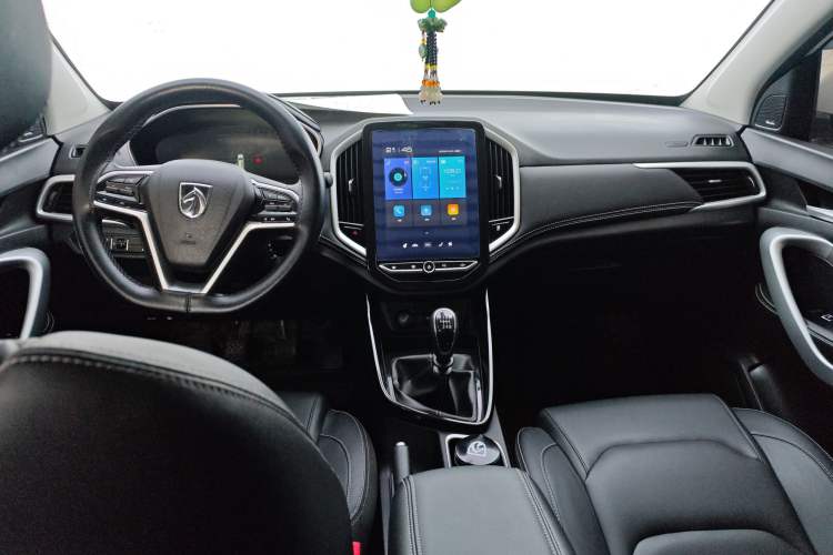Used Baojun 530 2021 Global Car Anniversary Edition 1.5T Manual Luxury Model 6 Seats Center Console