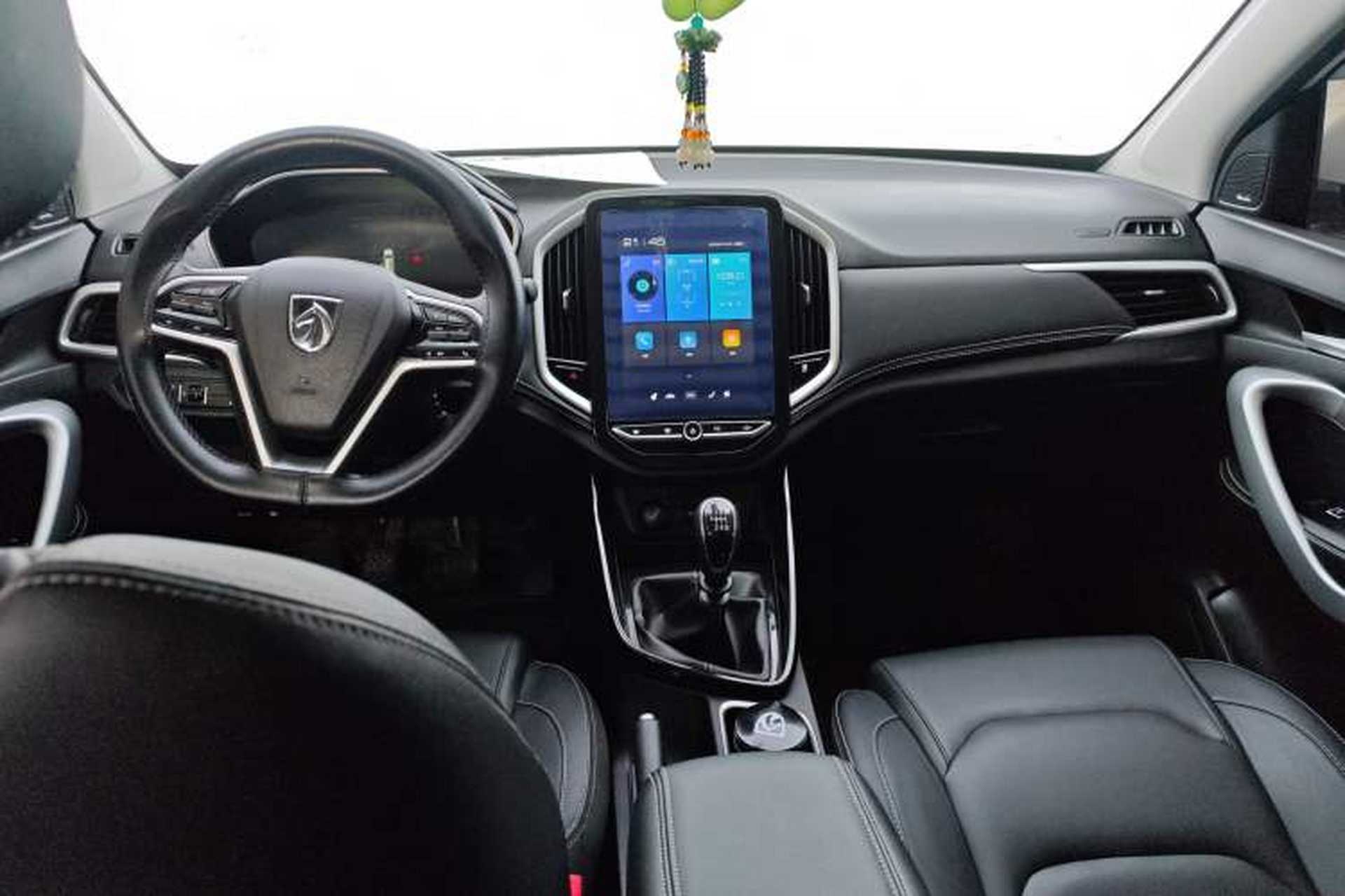 Used Baojun 530 2021 Global Car Anniversary Edition 1.5T Manual Luxury Model 6 Seats Center Console