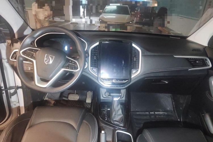 Used Baojun 530 2021 Global Car Anniversary Edition 1.5T CVT Luxury Model 5 Seats Center Console