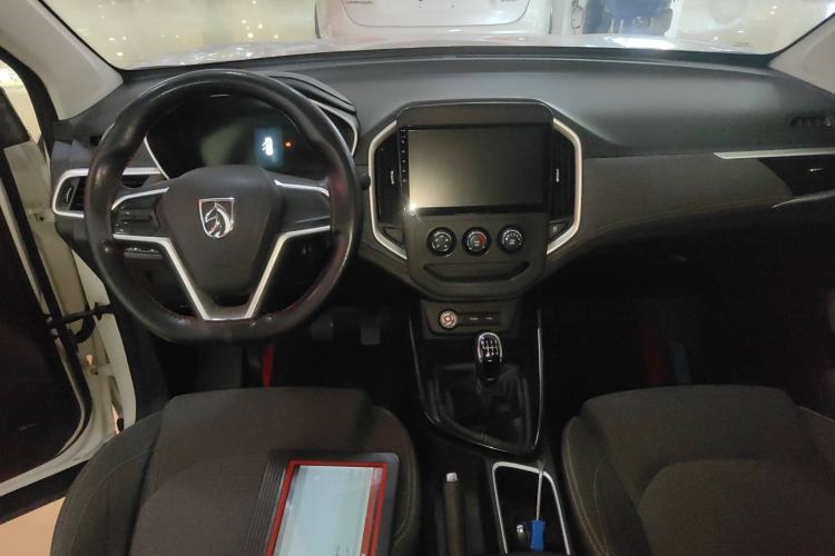 Used Baojun 530 2021 Global Car Anniversary Edition 1.5T Manual Comfort Model 5 Seats Center Console