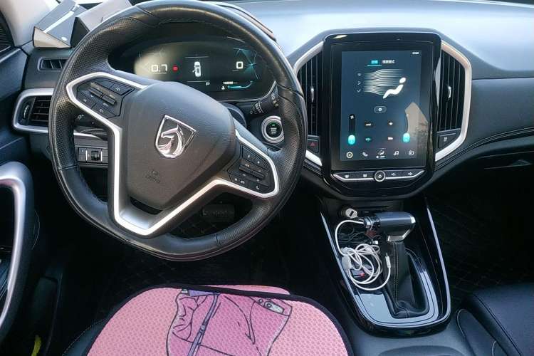 Used Baojun 530 2021 Global Car Anniversary Edition 1.5T CVT Prestige Connected Model 7 Seats Center Console