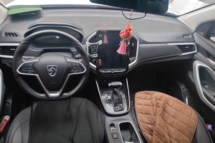 Used Baojun 530 2021 Global Car Anniversary Edition 1.5T CVT Prestige Connected Model 5 Seats Center Console