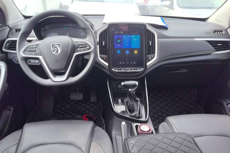 Used Baojun 530 2021 Global Car Anniversary Edition 1.5T CVT Luxury Model 5 Seats Center Console