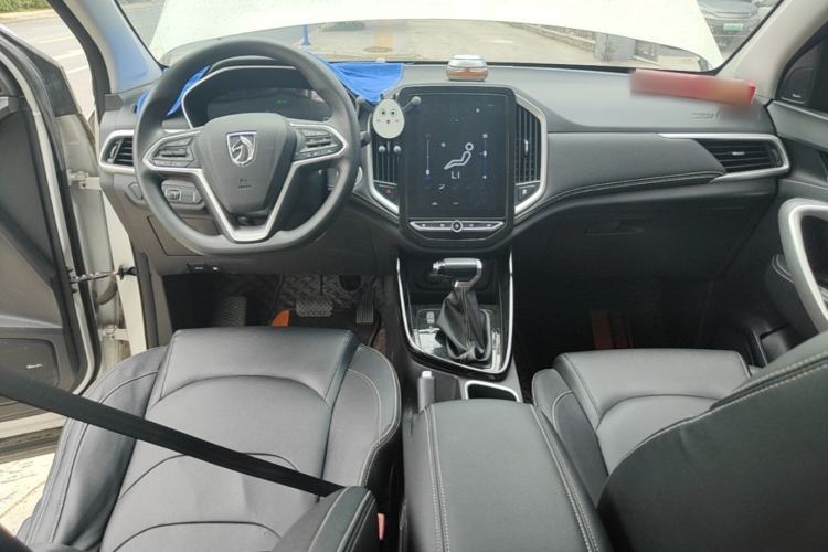 Used Baojun 530 2021 Global Car Anniversary Edition 1.5T CVT Luxury Model 5 Seats Center Console