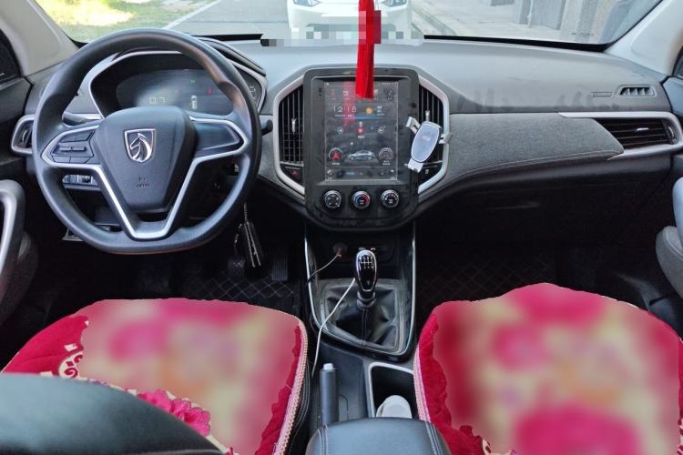 Used Baojun 530 2021 Global Car Anniversary Edition 1.5T Manual Comfort Version 7 Seats Center Console