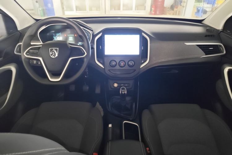 Used Baojun 530 2021 Global Car Anniversary Edition 1.5T Manual Comfort Version 7 Seats Center Console