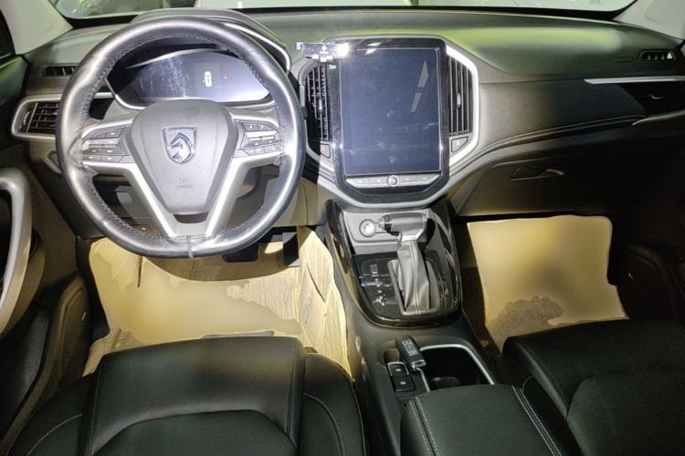 Used Baojun 530 2021 Global Car Anniversary Edition 1.5T CVT Prestige Connected Model 7 Seats Center Console