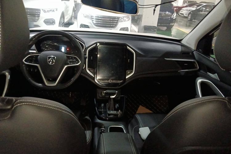 Used Baojun 530 2021 Global Car Anniversary Edition 1.5T CVT Prestige Connected Model 7 Seats Center Console