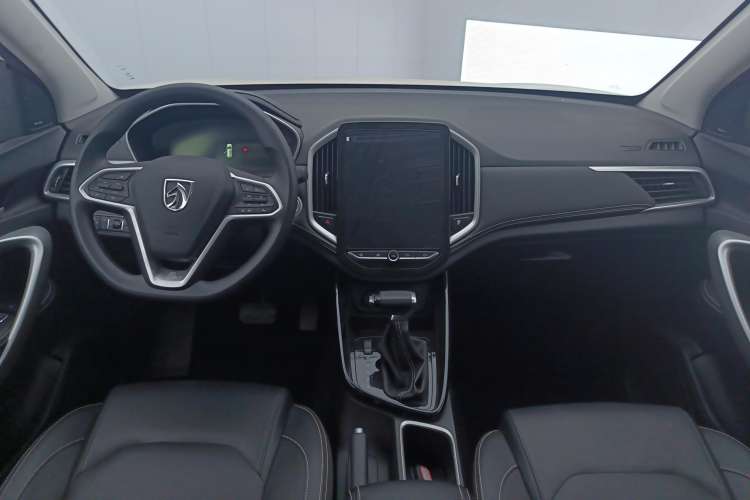 Used Baojun 530 2021 Global Car Anniversary Edition 1.5T CVT Luxury Model 6 Seats Center Console