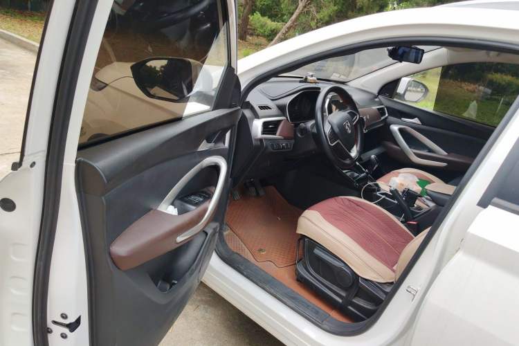 Used Baojun 530 2021 Global Car Anniversary Edition 1.5T Manual Comfort Version 7 Seats Driver Seat
