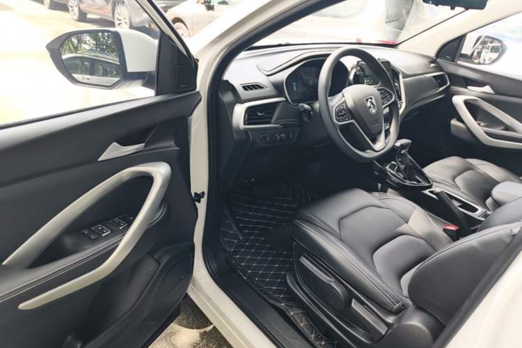 Used Baojun 530 2021 Global Car Anniversary Edition 1.5T CVT Luxury Model 7 Seats Driver Seat