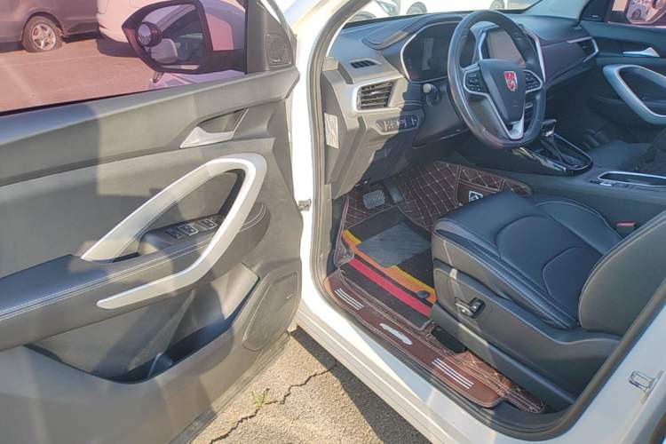Used Baojun 530 2021 Global Car Anniversary Edition 1.5T CVT Prestige Connected Model 7 Seats Driver Seat