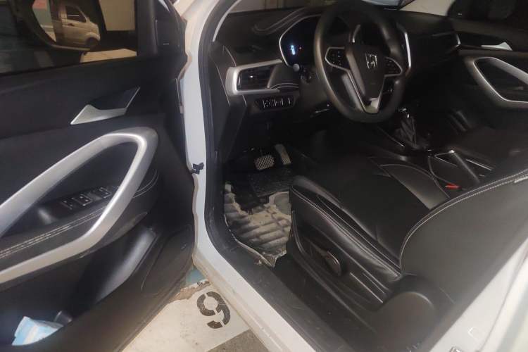 Used Baojun 530 2021 Global Car Anniversary Edition 1.5T CVT Luxury Model 5 Seats Driver Seat