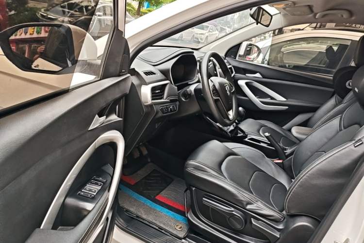 Used Baojun 530 2021 Global Car Anniversary Edition 1.5T Manual Luxury Model 5 Seats Driver Seat
