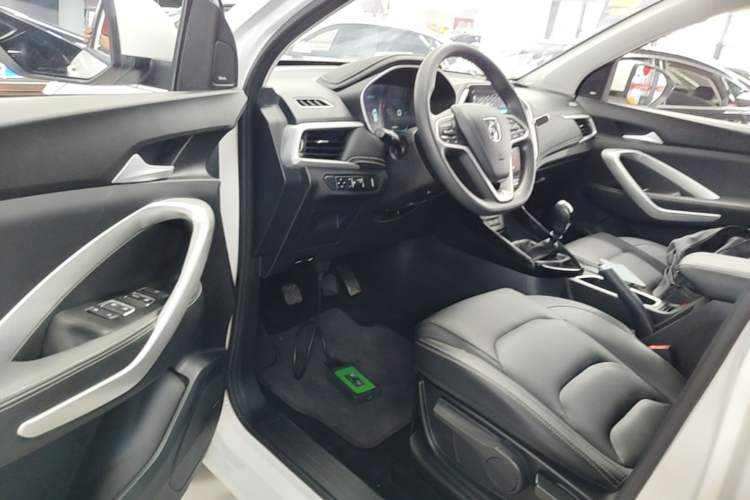 Used Baojun 530 2021 Global Car Anniversary Edition 1.5T Manual Luxury Model 7 Seats Driver Seat