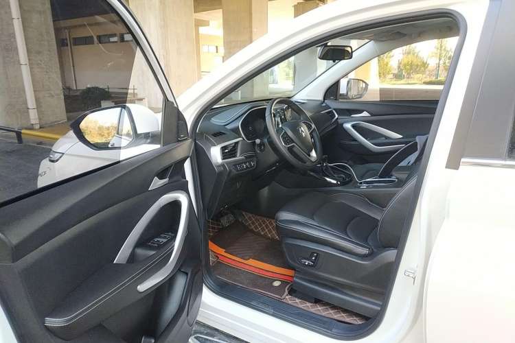 Used Baojun 530 2021 Global Car Anniversary Edition 1.5T CVT Prestige Connected Model 6 Seats Driver Seat