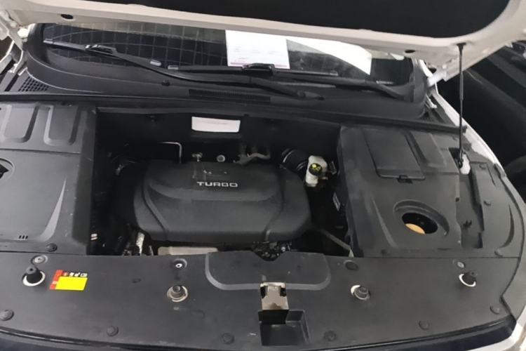 Used Baojun 530 2021 Global Car Anniversary Edition 1.5T CVT Luxury Model 6 Seats Engine Bay