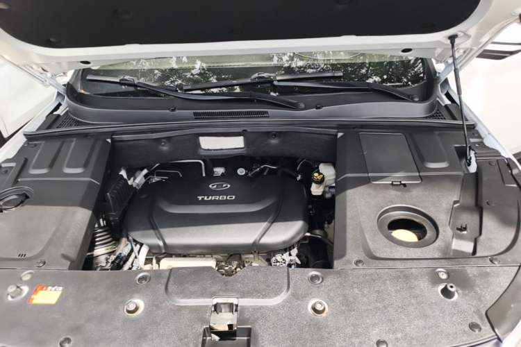 Used Baojun 530 2021 Global Car Anniversary Edition 1.5T CVT Luxury Model 7 Seats Engine Bay