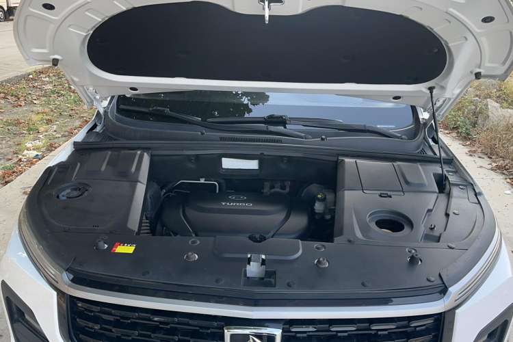 Used Baojun 530 2021 Global Car Anniversary Edition 1.5T CVT Prestige Connected Model 6 Seats Engine Bay