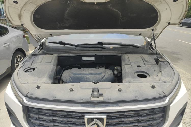Used Baojun 530 2021 Global Car Anniversary Edition 1.5T CVT Luxury Model 5 Seats Engine Bay