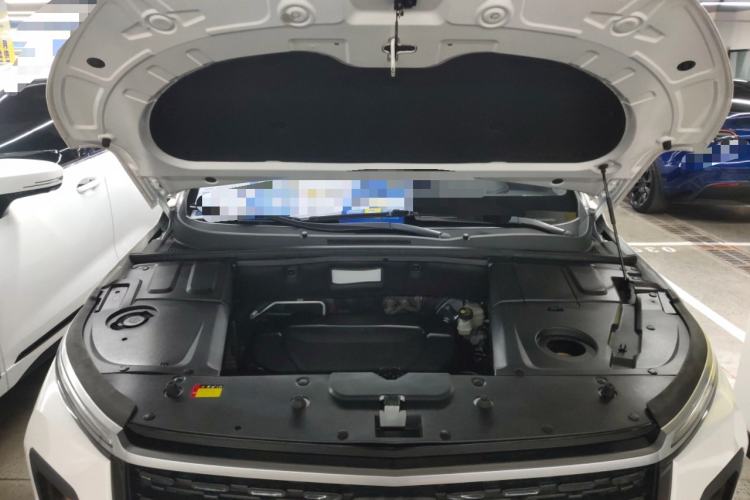 Used Baojun 530 2021 Global Car Anniversary Edition 1.5T CVT Luxury Model 5 Seats Engine Bay