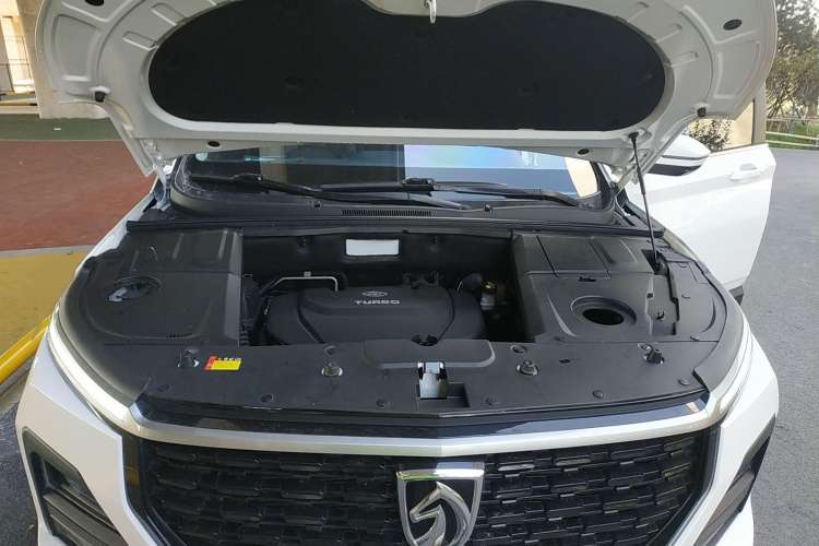 Used Baojun 530 2021 Global Car Anniversary Edition 1.5T CVT Prestige Connected Model 6 Seats Engine Bay