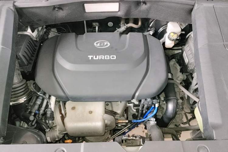 Used Baojun 530 2021 Global Car Anniversary Edition 1.5T CVT Luxury Model 7 Seats Engine Bay